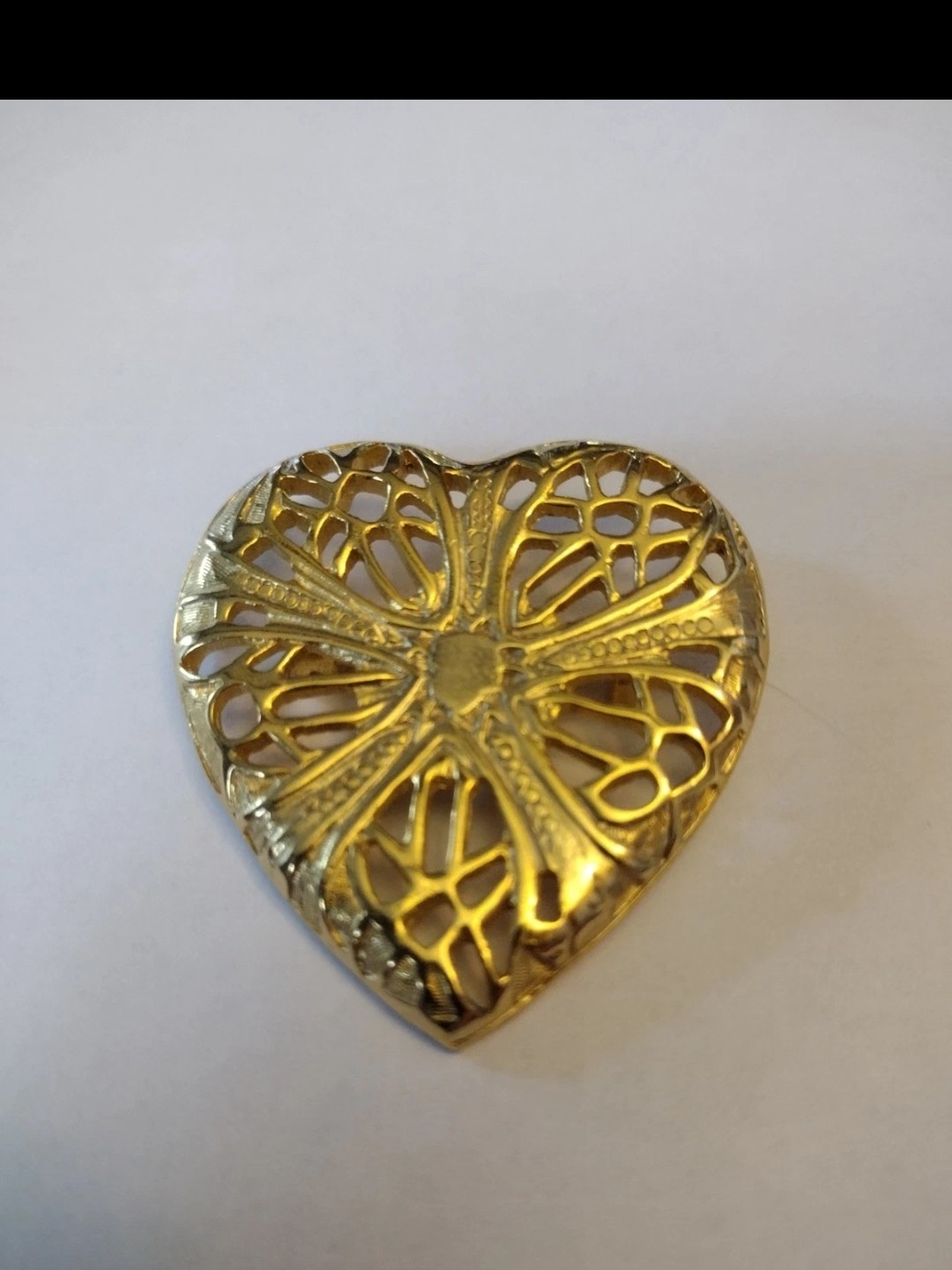 Vintage Gold Tone Filigree Heart Brooch Openwork Lace Ornate Romantic Retro Pin